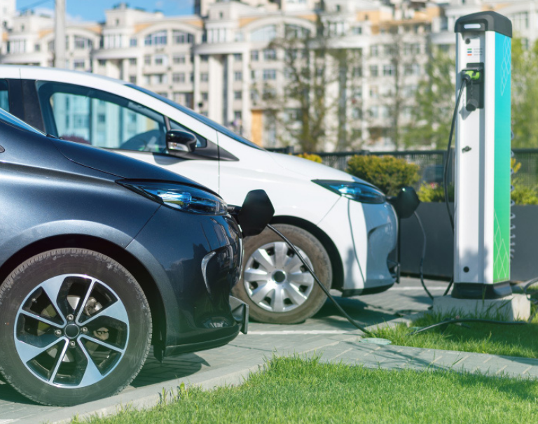 Qual é o impacto ambiental real dos veículos elétricos comparado aos convencionais?
